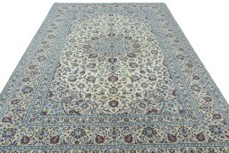 Surface texture of 2000s Kashan rug with natural Wool and intricate pattern
