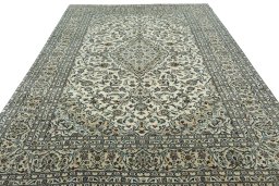 Surface texture of 2000s Kashan rug with natural Wool and intricate pattern