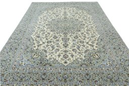 Surface texture of 2000s Kashan rug with natural Wool and intricate pattern