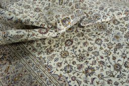 Surface texture of 2000s Kashan rug with natural Wool and intricate pattern