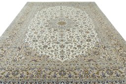 Surface texture of 2000s Kashan rug with natural Wool and intricate pattern