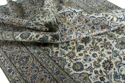 Surface texture of 2000s Kashan rug with natural Wool and intricate pattern