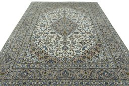 Surface texture of 2000s Kashan rug with natural Wool and intricate pattern