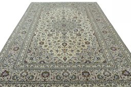 Surface texture of 2000s Kashan rug with natural Wool and intricate pattern