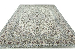 Surface texture of 2000s Kashan rug with natural Wool and intricate pattern