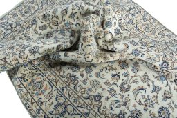 Surface texture of 2000s Kashan rug with natural Wool and intricate pattern
