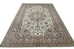 Surface texture of 2000s Kashan rug with natural Wool and intricate pattern