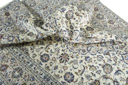 Surface texture of 2000s Kashan rug with natural Wool and intricate pattern