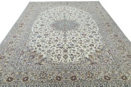Surface texture of 2000s Kashan rug with natural Wool and intricate pattern