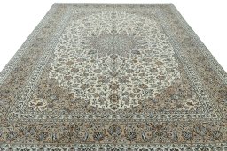 Surface texture of 2000s Kashan rug with natural Wool and intricate pattern