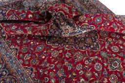 Surface texture of 2000s Kashan rug with natural Wool and intricate pattern