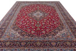 Surface texture of 2000s Kashan rug with natural Wool and intricate pattern