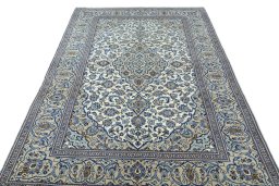 Surface texture of 2000s Kashan rug with natural Wool and intricate pattern