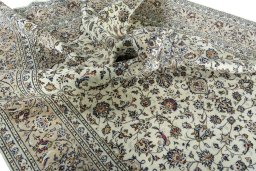 Surface texture of 2000s Kashan rug with natural Wool and intricate pattern