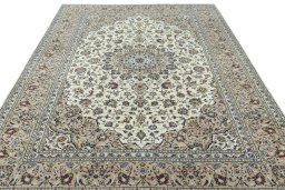 Surface texture of 2000s Kashan rug with natural Wool and intricate pattern