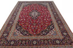 Surface texture of 2000s Kashan rug with natural Wool and intricate pattern