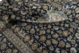 Surface texture of 2000s Kashan rug with natural Wool and intricate pattern