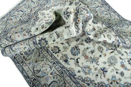 Surface texture of 2000s Kashan rug with natural Wool and intricate pattern