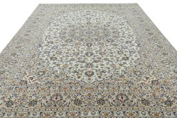 Surface texture of 2000s Kashan rug with natural Wool and intricate pattern