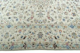 Corner detail of New Kashan rug showing border pattern and Wool pile