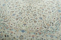 Close-up detail of New Kashan rug from Iran / Persia showing Wool weave