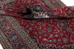 Surface texture of 2000s Kashan rug with natural Wool and intricate pattern