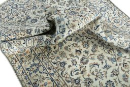 Surface texture of 2000s Kashan rug with natural Wool and intricate pattern