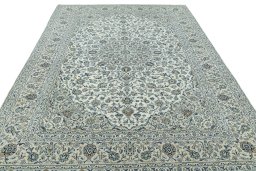 Surface texture of 2000s Kashan rug with natural Wool and intricate pattern