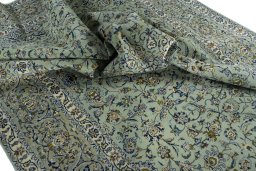 Surface texture of 2000s Kashan rug with natural Wool and intricate pattern