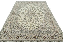 Surface texture of 2000s Kashan rug with natural Wool and intricate pattern