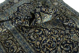 Surface texture of 2000s Kashan rug with natural Wool and intricate pattern