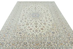 Surface texture of 2000s Kashan rug with natural Wool and intricate pattern