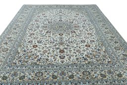 Surface texture of 2000s Kashan rug with natural Wool and intricate pattern