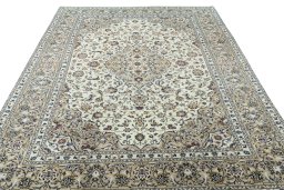 Surface texture of 2000s Kashan rug with natural Wool and intricate pattern