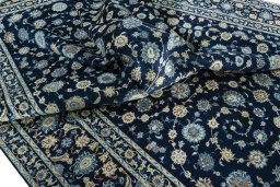 Surface texture of 2000s Kashan rug with natural Wool and intricate pattern