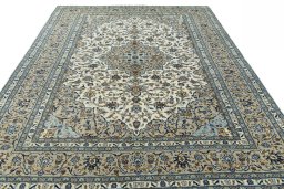 Surface texture of 2000s Kashan rug with natural Wool and intricate pattern