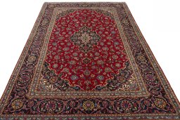 Surface texture of 2000s Kashan rug with natural Wool and intricate pattern