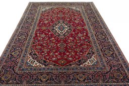 Surface texture of 2000s Kashan rug with natural Wool and intricate pattern