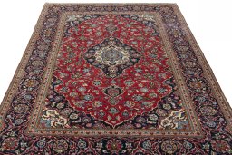 Surface texture of 2000s Kashan rug with natural Wool and intricate pattern