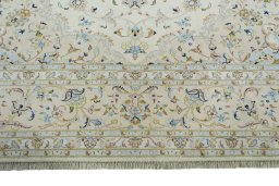 Full view of New Kashan rug from Iran / Persia, 397 × 300 cm in Beige tones