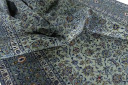 Surface texture of 2000s Kashan rug with natural Wool and intricate pattern