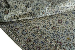 Surface texture of 2000s Kashan rug with natural Wool and intricate pattern
