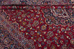 Close-up detail of 1970s Kashan rug from Iran / Persia showing Wool weave