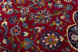 Backside of handmade 1970s Kashan rug showing knot structure and weave density