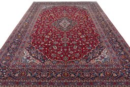 Surface texture of 1970s Kashan rug with natural Wool and intricate pattern