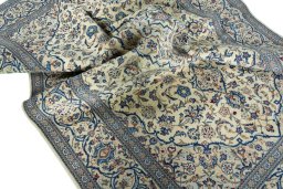 Surface texture of 2000s Kashan rug with natural Wool and intricate pattern