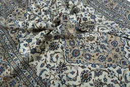 Surface texture of 2000s Kashan rug with natural Wool and intricate pattern
