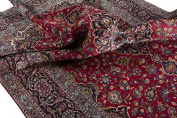 Surface texture of 2000s Kashan rug with natural Wool and intricate pattern