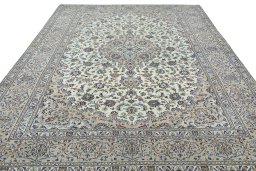 Surface texture of 2000s Kashan rug with natural Wool and intricate pattern