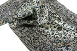 Surface texture of 2000s Kashan rug with natural Wool and intricate pattern